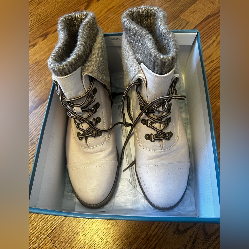 Cliffs ankle boots, women’s size 10